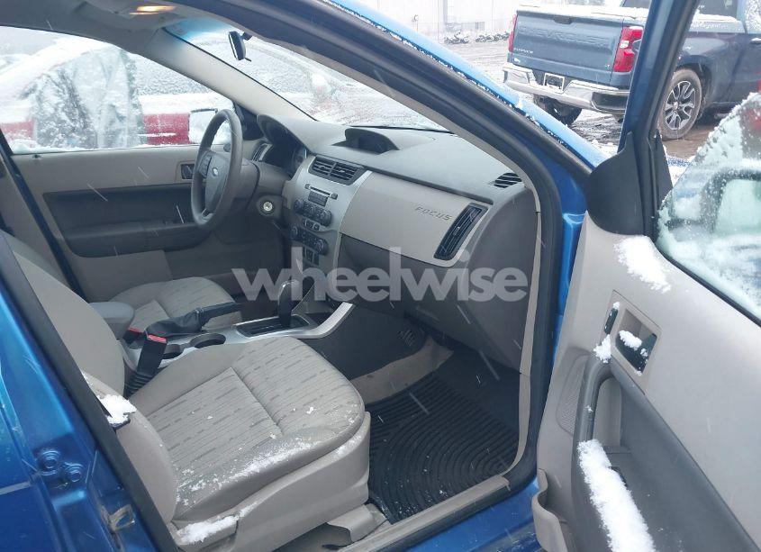 Photo 5 of 2010 Ford Focus SE (VIN 1FAHP3FN8AW144399)