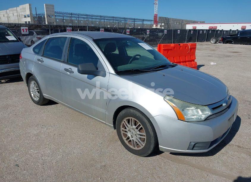 2010 Ford Focus SE (VIN 1FAHP3FN8AW166497) main photo