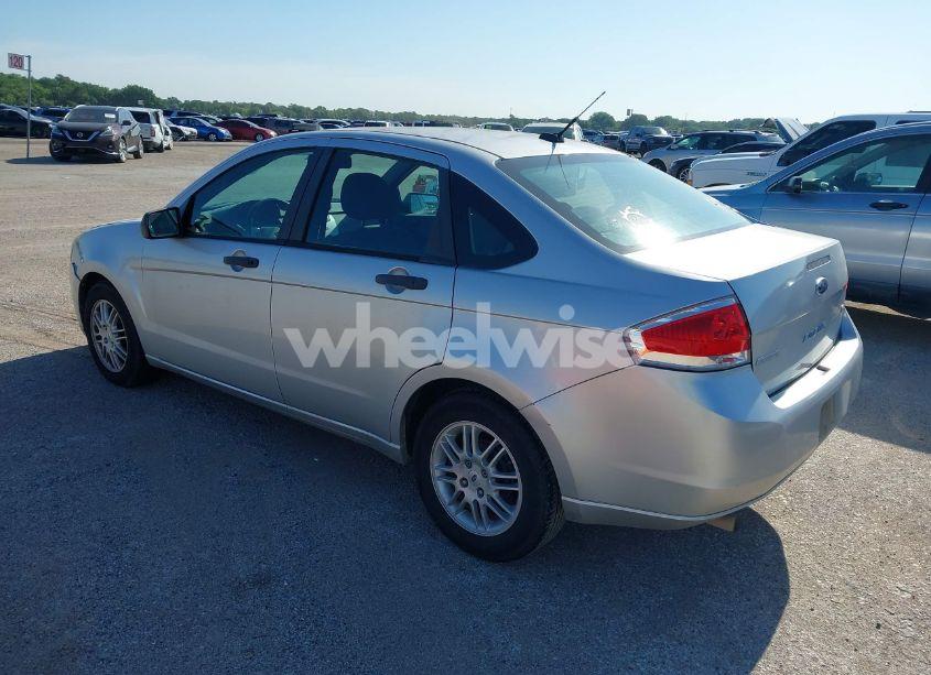 Photo 3 of 2010 Ford Focus SE (VIN 1FAHP3FN8AW166497)