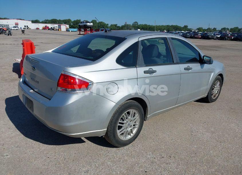 Photo 4 of 2010 Ford Focus SE (VIN 1FAHP3FN8AW166497)