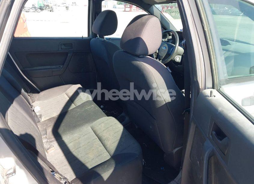 Photo 8 of 2010 Ford Focus SE (VIN 1FAHP3FN8AW166497)