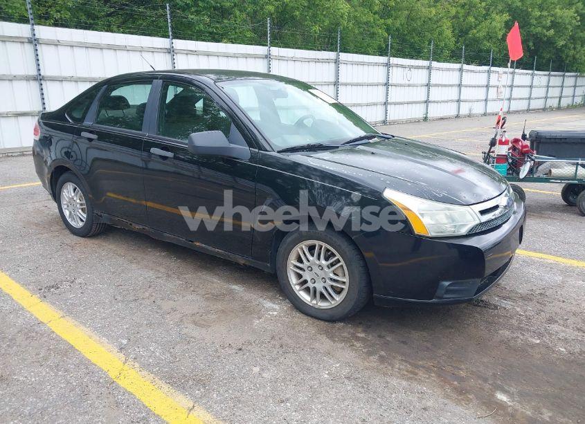2010 Ford Focus SE (VIN 1FAHP3FN8AW183123) main photo