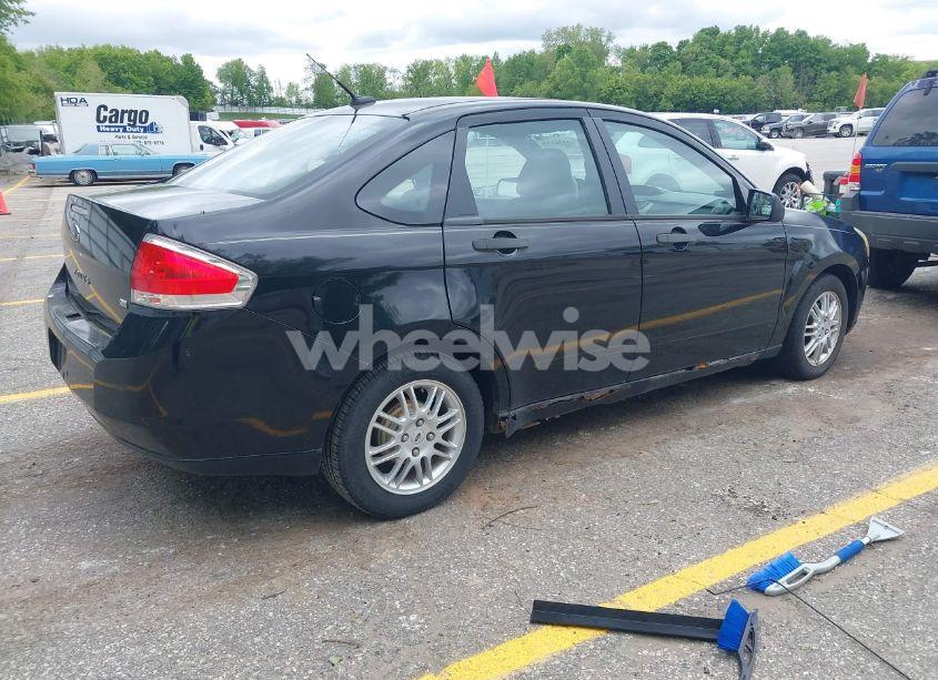 Photo 4 of 2010 Ford Focus SE (VIN 1FAHP3FN8AW183123)
