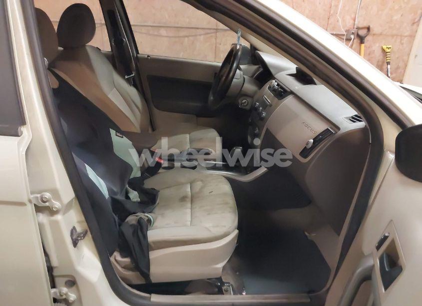 Photo 5 of 2010 Ford Focus SE (VIN 1FAHP3FN8AW188614)