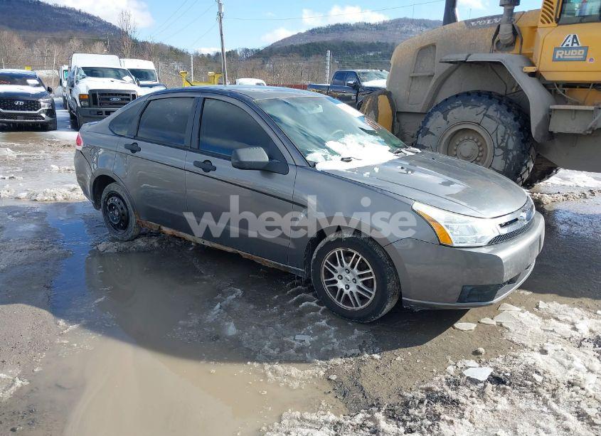 2010 Ford Focus SE (VIN 1FAHP3FN8AW193473) main photo