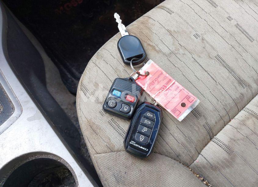 Photo 11 of 2010 Ford Focus SE (VIN 1FAHP3FN8AW193473)