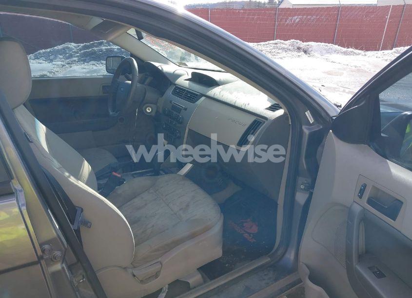 Photo 5 of 2010 Ford Focus SE (VIN 1FAHP3FN8AW193473)