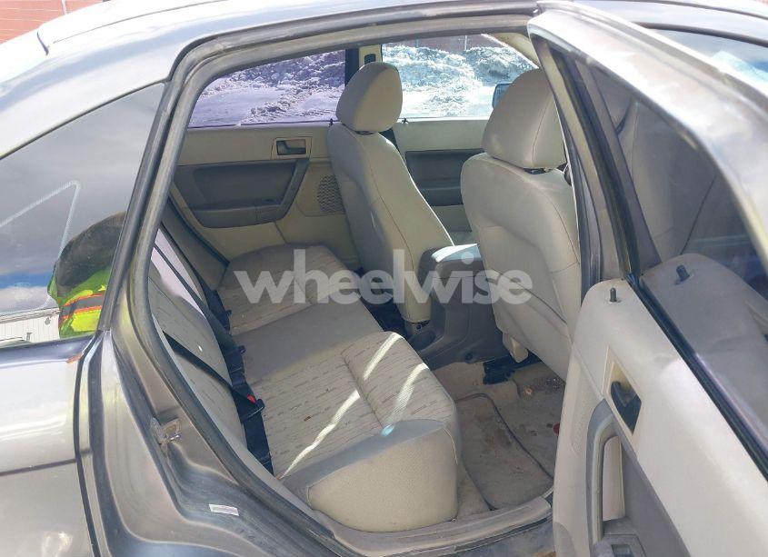 Photo 8 of 2010 Ford Focus SE (VIN 1FAHP3FN8AW193473)