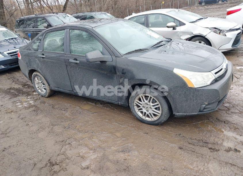 2010 Ford Focus SE (VIN 1FAHP3FN8AW206058) main photo