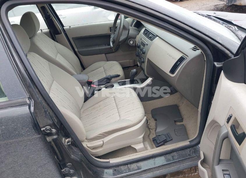 Photo 5 of 2010 Ford Focus SE (VIN 1FAHP3FN8AW206058)