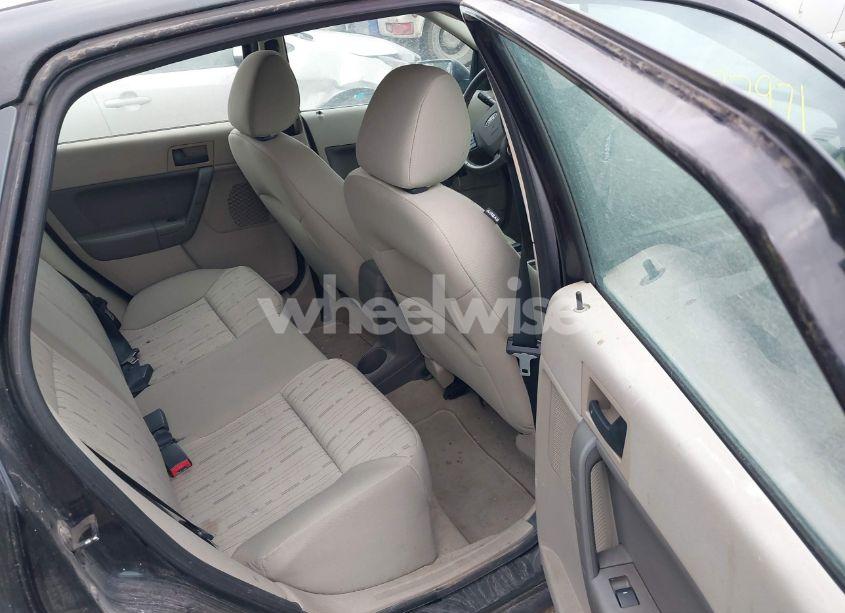 Photo 8 of 2010 Ford Focus SE (VIN 1FAHP3FN8AW206058)