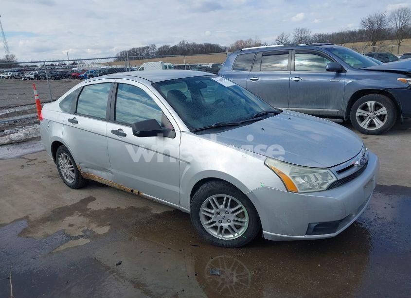 2010 Ford Focus SE (VIN 1FAHP3FN8AW271184) main photo