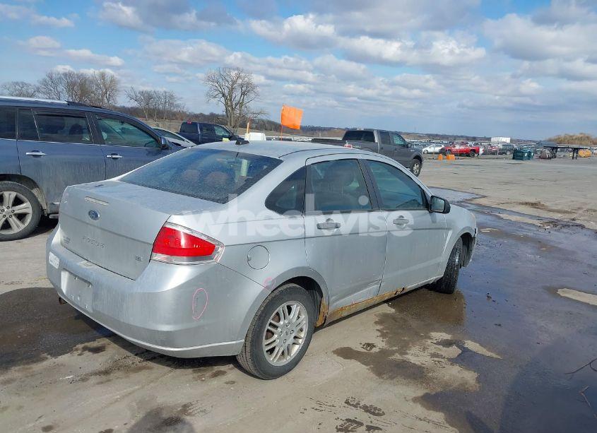 Photo 14 of 2010 Ford Focus SE (VIN 1FAHP3FN8AW271184)