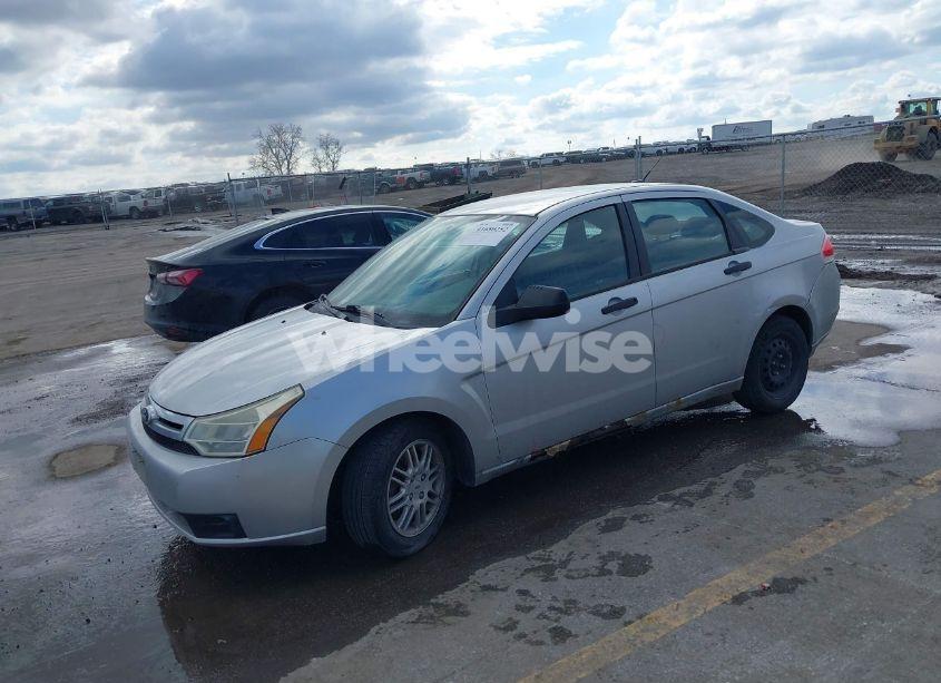 Photo 2 of 2010 Ford Focus SE (VIN 1FAHP3FN8AW271184)