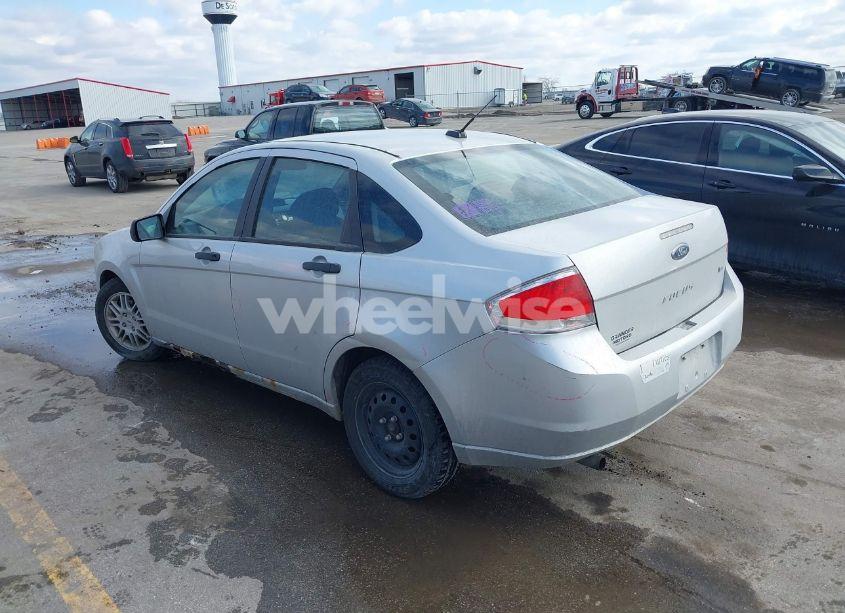 Photo 3 of 2010 Ford Focus SE (VIN 1FAHP3FN8AW271184)
