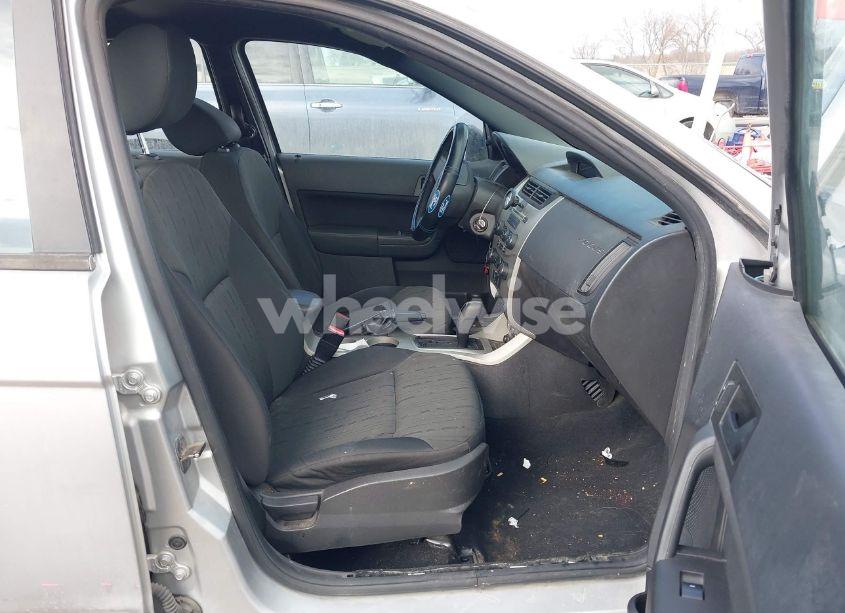 Photo 5 of 2010 Ford Focus SE (VIN 1FAHP3FN8AW271184)