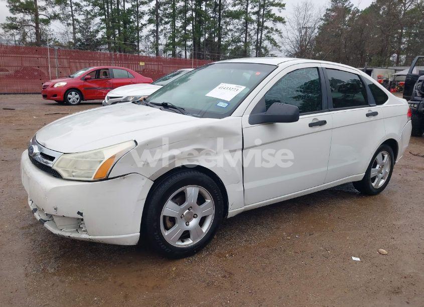 Photo 2 of 2010 Ford Focus SE (VIN 1FAHP3FN8AW279463)