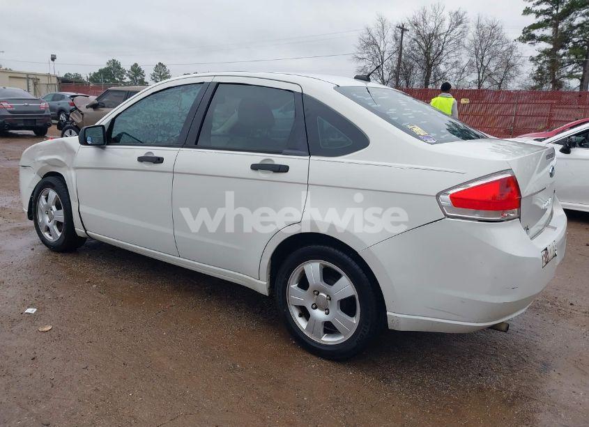 Photo 3 of 2010 Ford Focus SE (VIN 1FAHP3FN8AW279463)