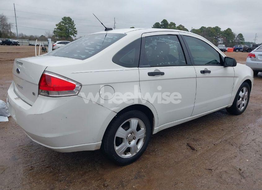 Photo 4 of 2010 Ford Focus SE (VIN 1FAHP3FN8AW279463)