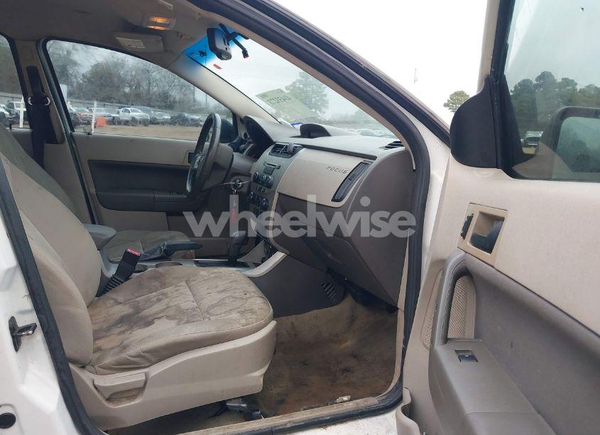 Photo 5 of 2010 Ford Focus SE (VIN 1FAHP3FN8AW279463)