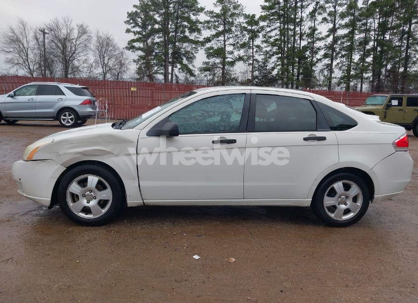 Photo 6 of 2010 Ford Focus SE (VIN 1FAHP3FN8AW279463)