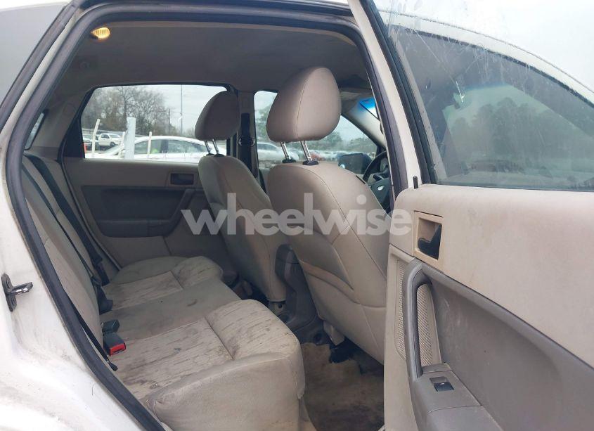 Photo 8 of 2010 Ford Focus SE (VIN 1FAHP3FN8AW279463)