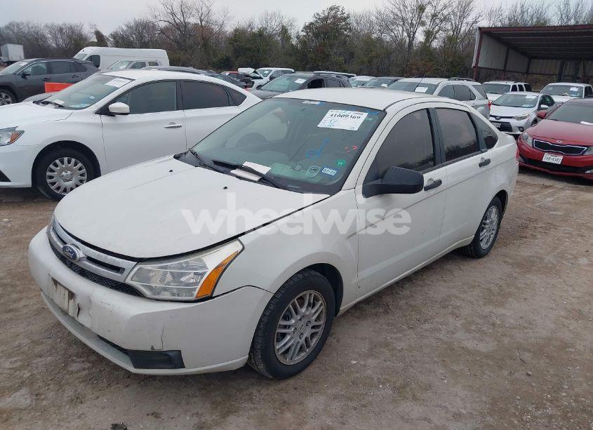 Photo 2 of 2011 Ford Focus SE (VIN 1FAHP3FN8BW106446)