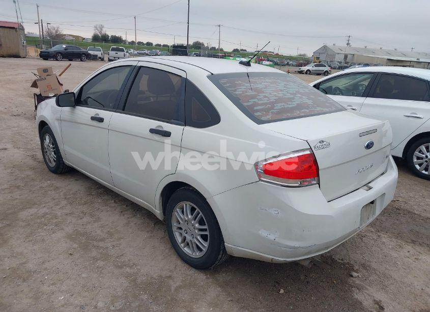 Photo 3 of 2011 Ford Focus SE (VIN 1FAHP3FN8BW106446)