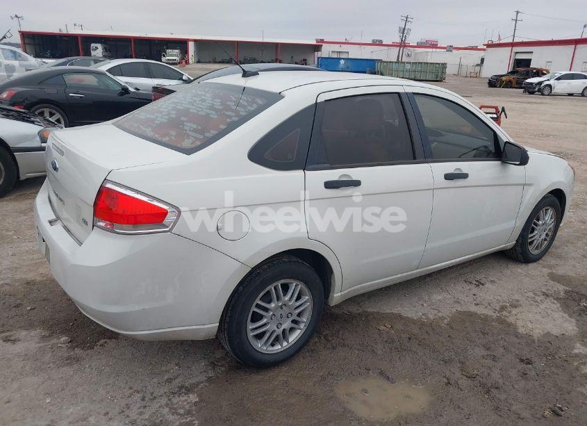 Photo 4 of 2011 Ford Focus SE (VIN 1FAHP3FN8BW106446)