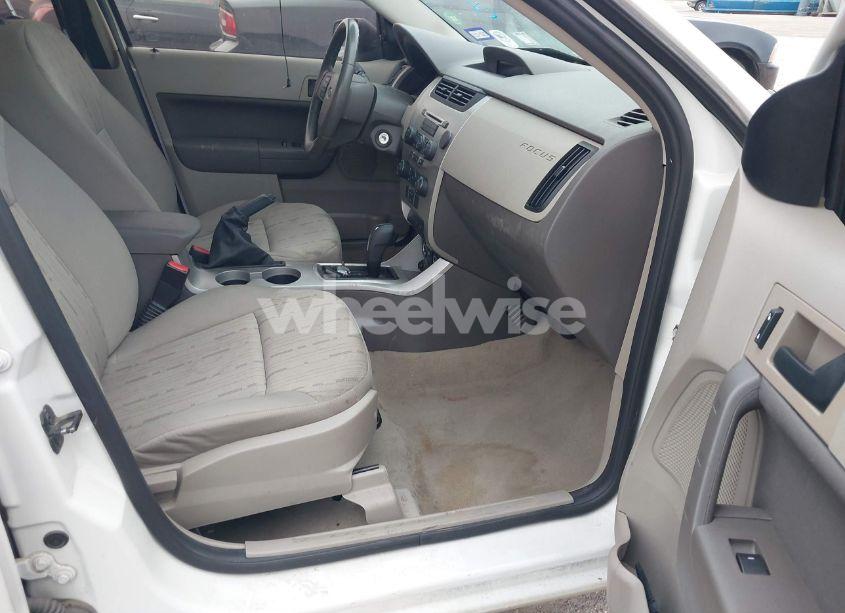 Photo 5 of 2011 Ford Focus SE (VIN 1FAHP3FN8BW106446)