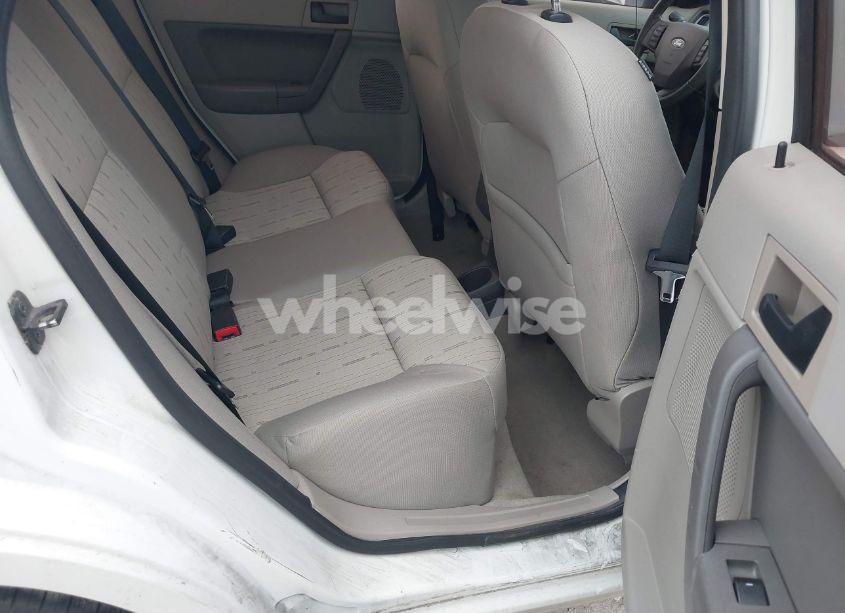 Photo 8 of 2011 Ford Focus SE (VIN 1FAHP3FN8BW106446)