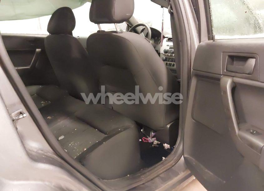 Photo 8 of 2011 Ford Focus SE (VIN 1FAHP3FN8BW115809)