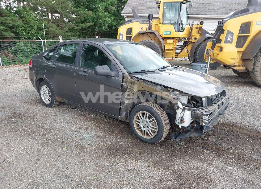 2011 Ford Focus SE (VIN 1FAHP3FN8BW121772) main photo