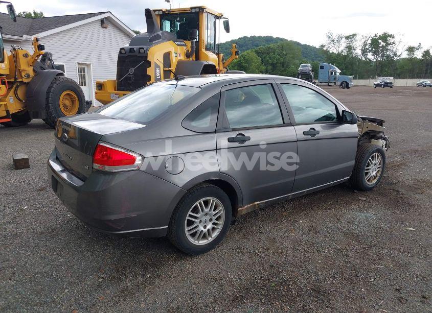 Photo 4 of 2011 Ford Focus SE (VIN 1FAHP3FN8BW121772)