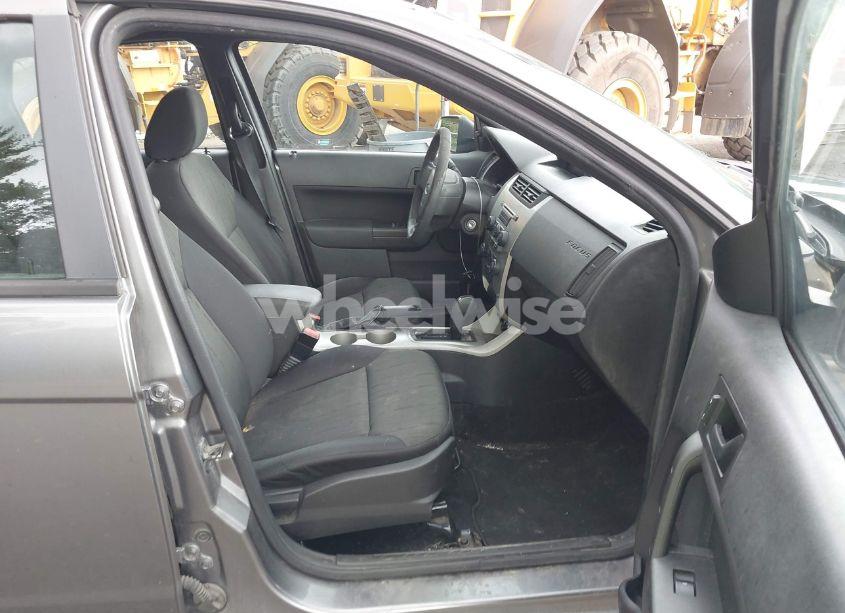 Photo 5 of 2011 Ford Focus SE (VIN 1FAHP3FN8BW121772)