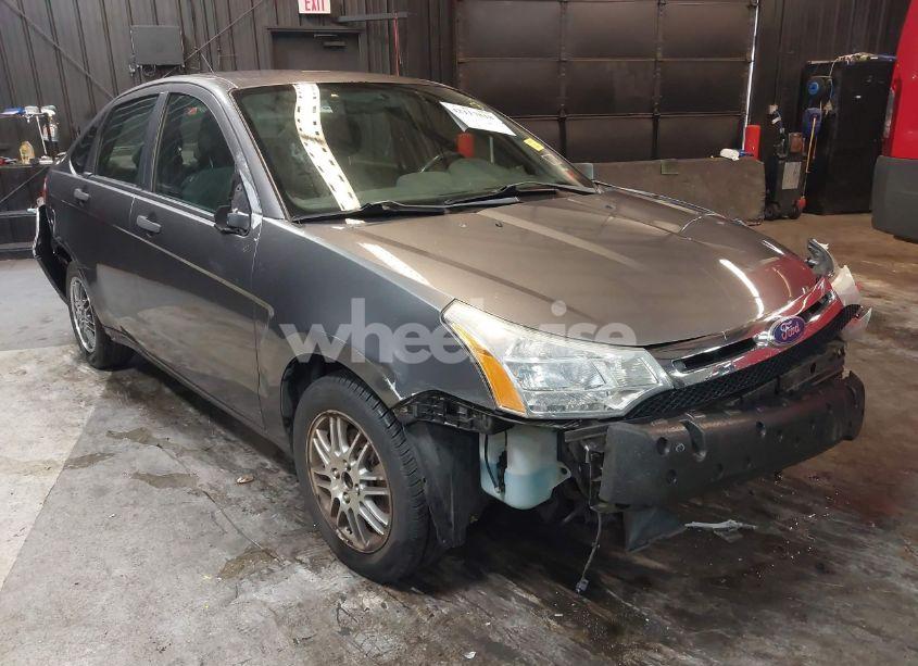 2011 Ford Focus SE (VIN 1FAHP3FN8BW157090) main photo