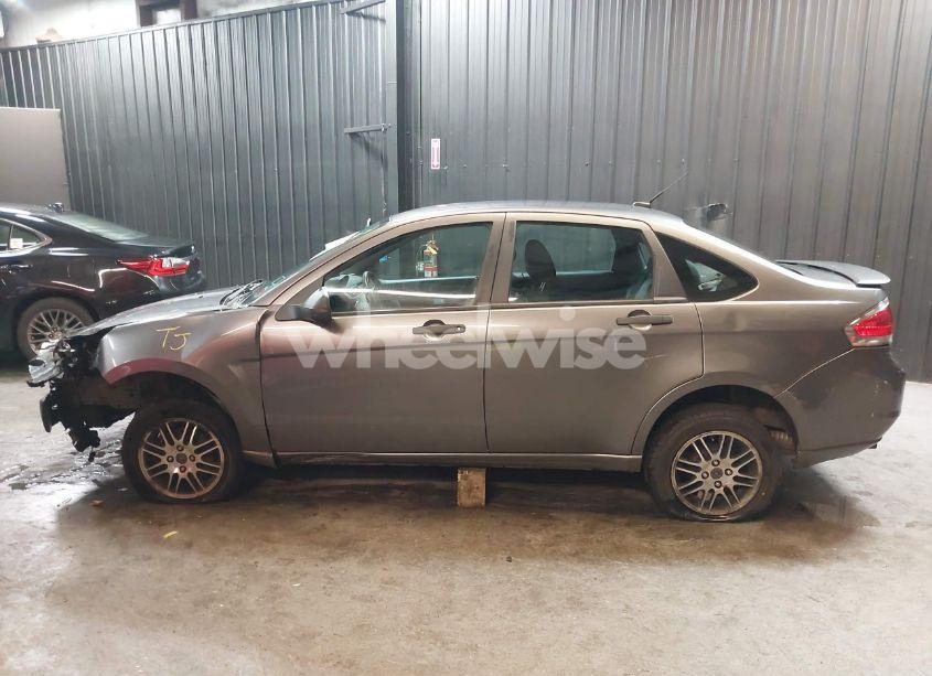 Photo 15 of 2011 Ford Focus SE (VIN 1FAHP3FN8BW157090)