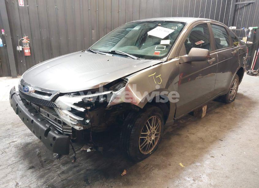 Photo 2 of 2011 Ford Focus SE (VIN 1FAHP3FN8BW157090)