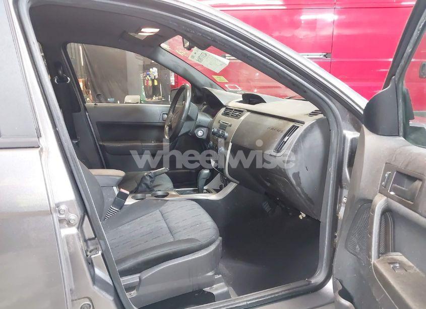 Photo 5 of 2011 Ford Focus SE (VIN 1FAHP3FN8BW157090)