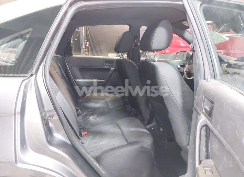 Photo 8 of 2011 Ford Focus SE (VIN 1FAHP3FN8BW157090)