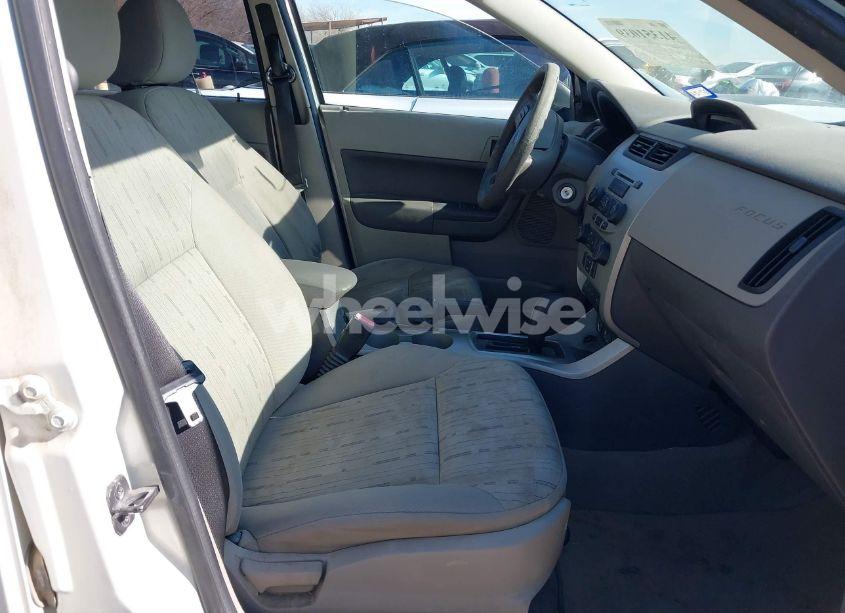 Photo 5 of 2011 Ford Focus SE (VIN 1FAHP3FN8BW164623)