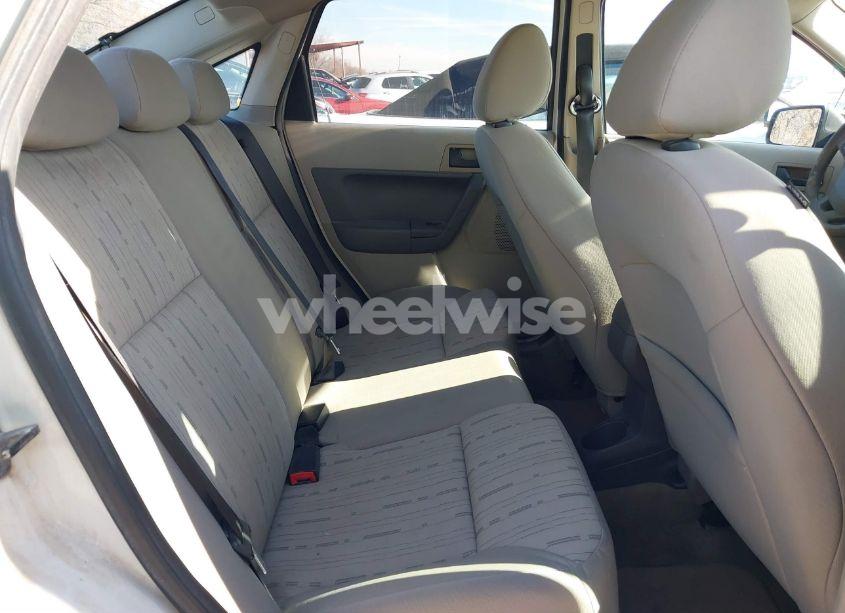 Photo 8 of 2011 Ford Focus SE (VIN 1FAHP3FN8BW164623)