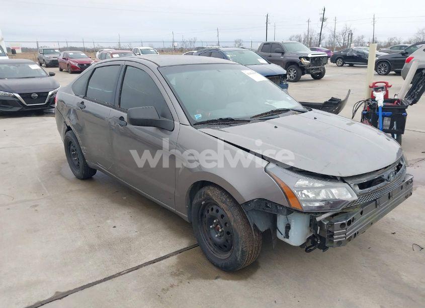 2011 Ford Focus SE (VIN 1FAHP3FN8BW164928) main photo