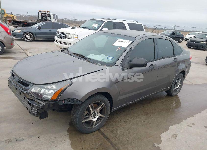 Photo 2 of 2011 Ford Focus SE (VIN 1FAHP3FN8BW164928)