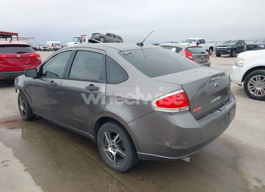 Photo 3 of 2011 Ford Focus SE (VIN 1FAHP3FN8BW164928)