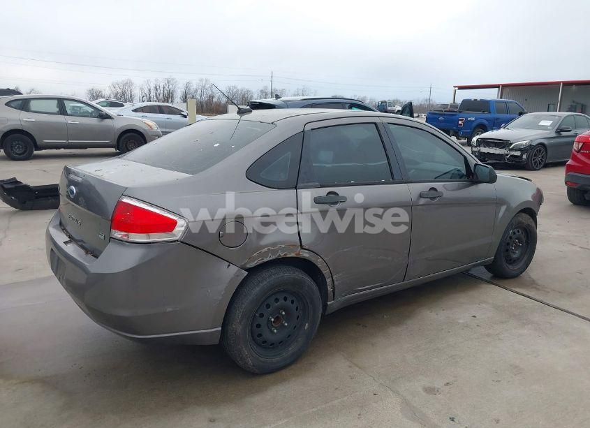 Photo 4 of 2011 Ford Focus SE (VIN 1FAHP3FN8BW164928)