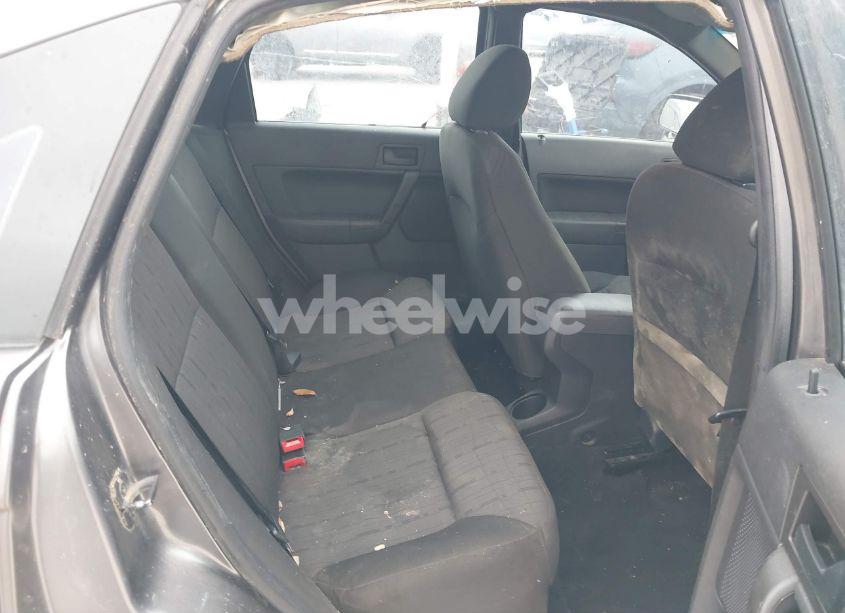 Photo 8 of 2011 Ford Focus SE (VIN 1FAHP3FN8BW164928)