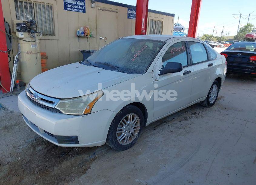 Photo 2 of 2011 Ford Focus SE (VIN 1FAHP3FN8BW187139)