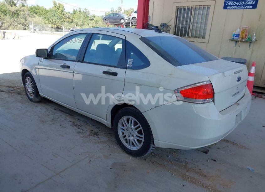 Photo 3 of 2011 Ford Focus SE (VIN 1FAHP3FN8BW187139)