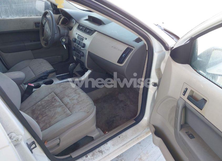 Photo 5 of 2011 Ford Focus SE (VIN 1FAHP3FN8BW187139)